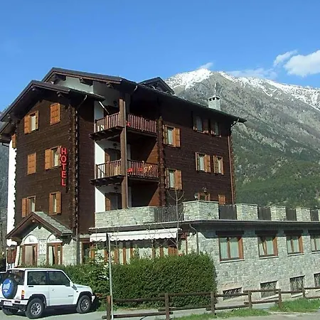 Mont Nery Hotel 2*